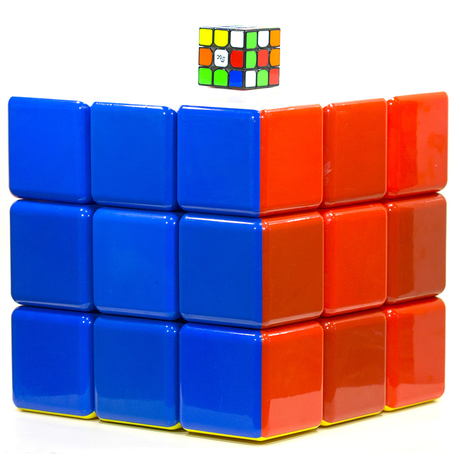 Большой кубик рубика.